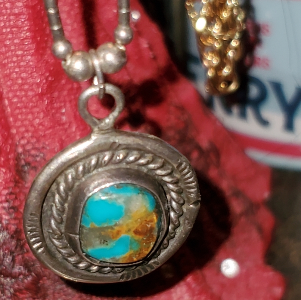 Vintage Navajo Turquoise Pendant Necklac - Picture 2 of 5